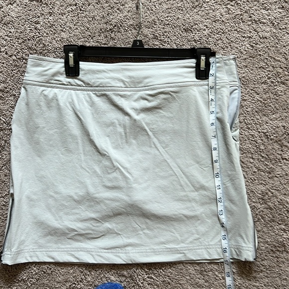 Athelta size 8 gray skort. In great condition. - Picture 8 of 8